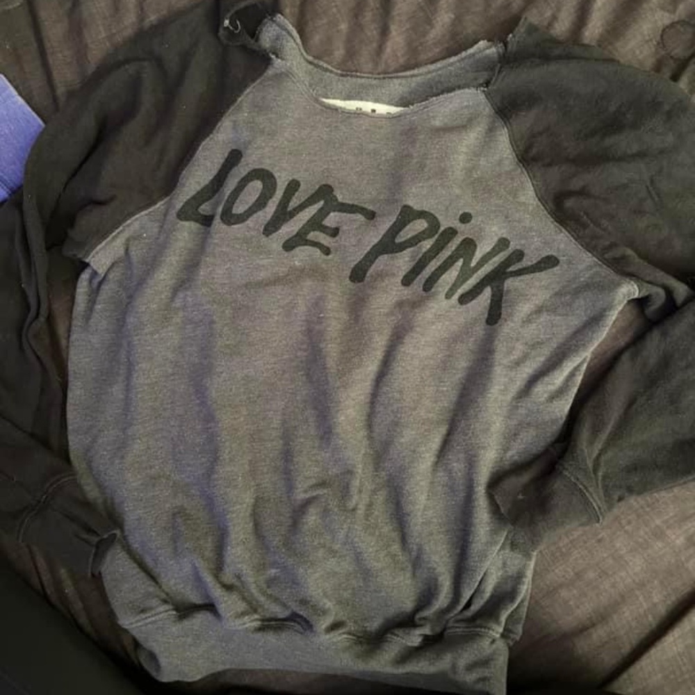 VS PINK CREWNECK